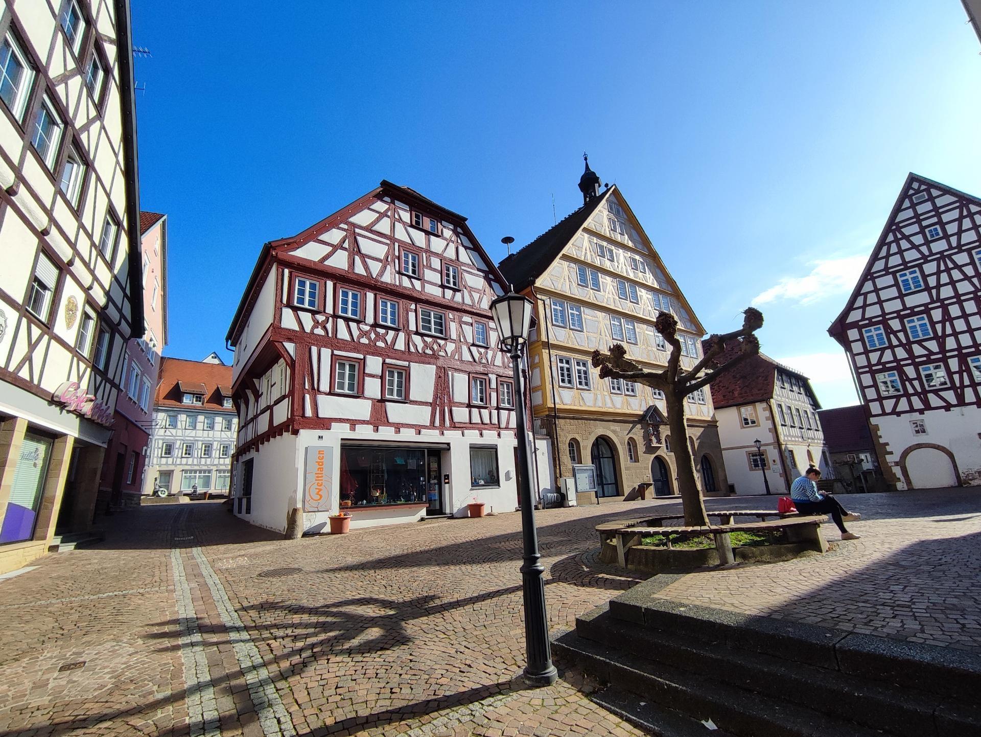 Fachwerkhäuser am Möckmühler Marktplatz, Standort des Wochenmarkts