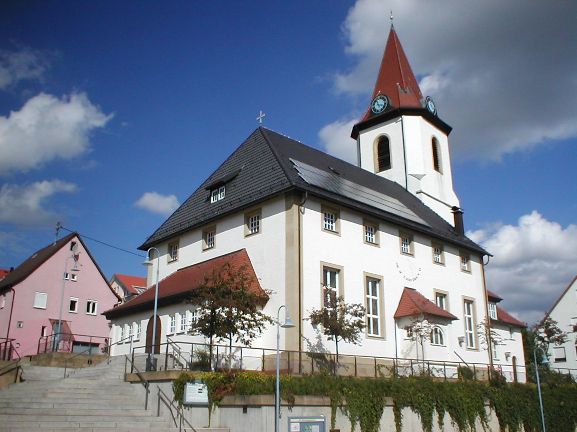 Bartholomäuskirche am Nordheimer Kirchplatz, Standort des Wochenmarkts
