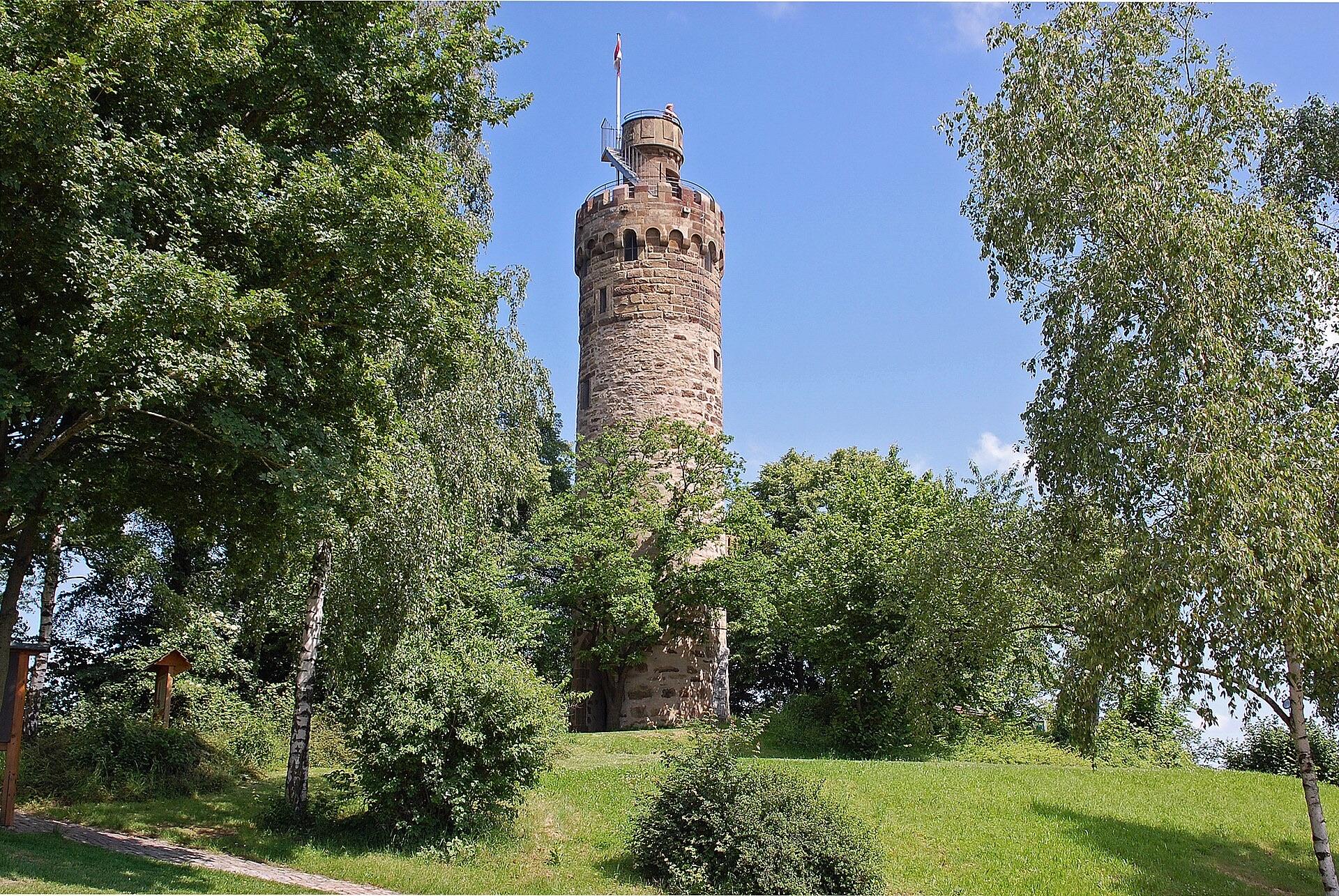 Historischer Aussichtsturm Heuchelberger Warte bei Leingarten, Aufnahme vom Mai 2009